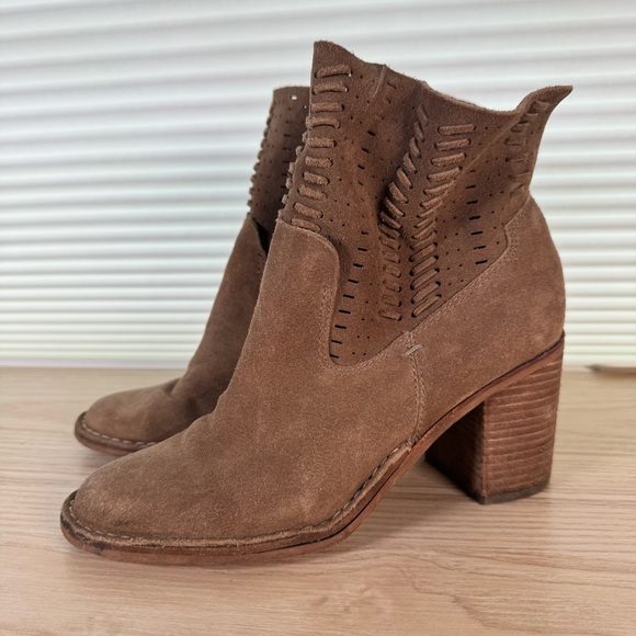 Dolce Vita Landon Brown Suede Woven Heeled Booties size 7 - Picture 4 of 7